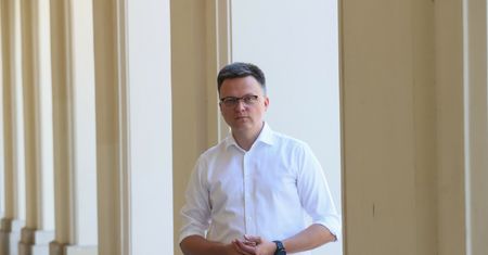 "Sasin ryje pod Morawieckim". Hołownia o "układzie mafijnym"