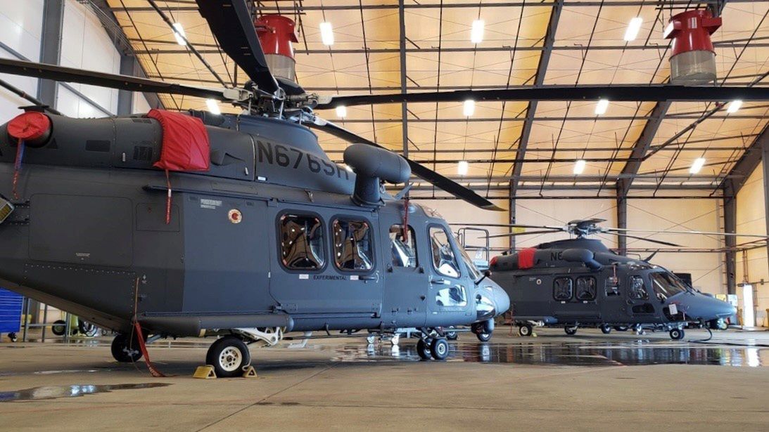 Dwa prototypy MH-139 w bazie Duke Field przed rozpoczęciem prób operacyjnych