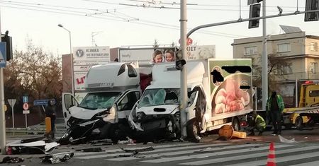 Wypadek na skrzyżowaniu al. Kraśnickiej z ul. Bohaterów Monte Cassino