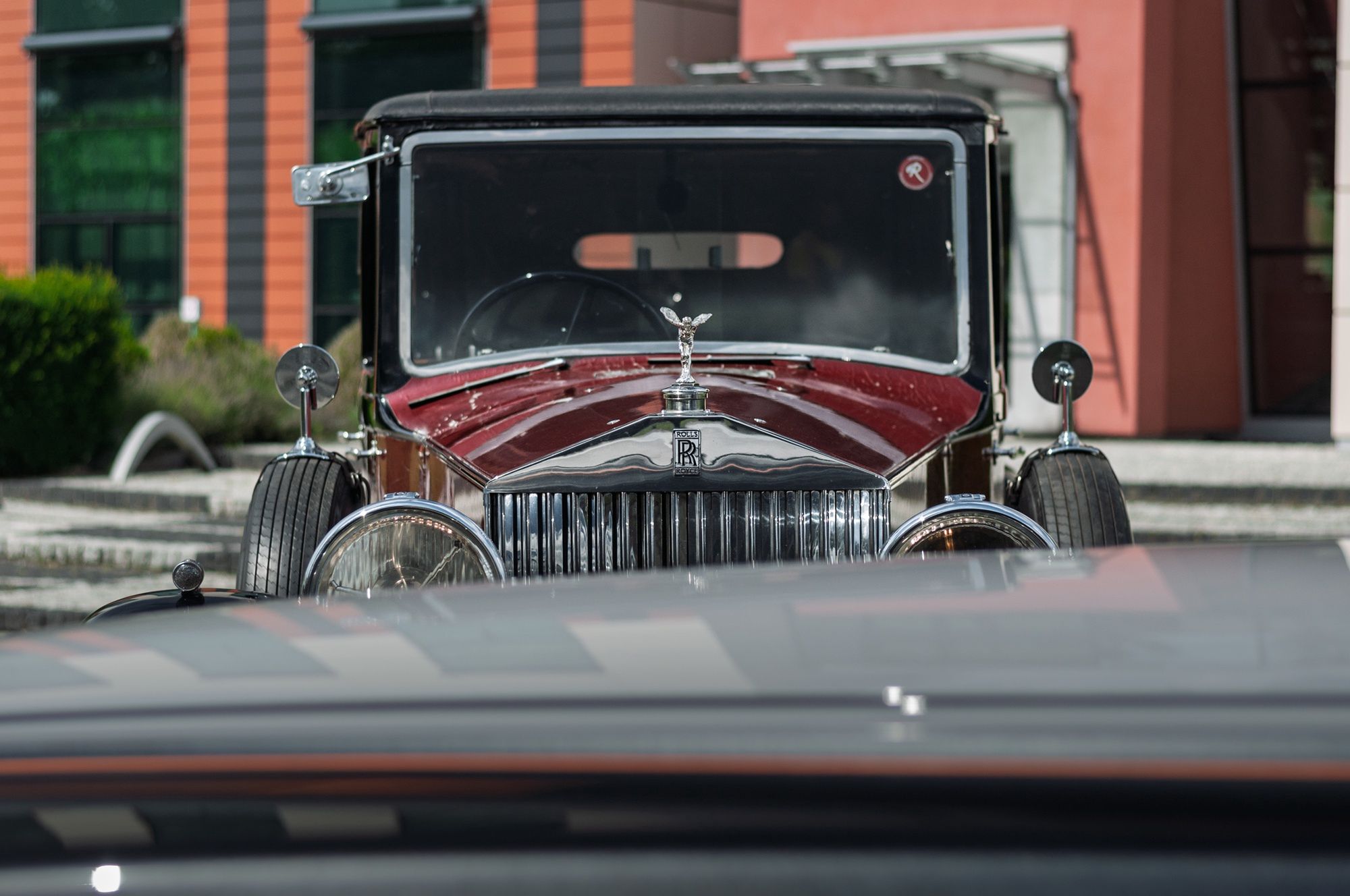 Rolls-Royce Phantom II (1935) i Rolls-Royce Phantom VIII (2025)