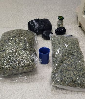Dwóch mężczyzn zatrzymanych z 4,5 kg narkotyków i nielegalnym tytoniem