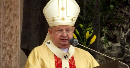 Kard. Dziwisz poucza Polaków: Na nawrócenie nigdy nie jest za późno