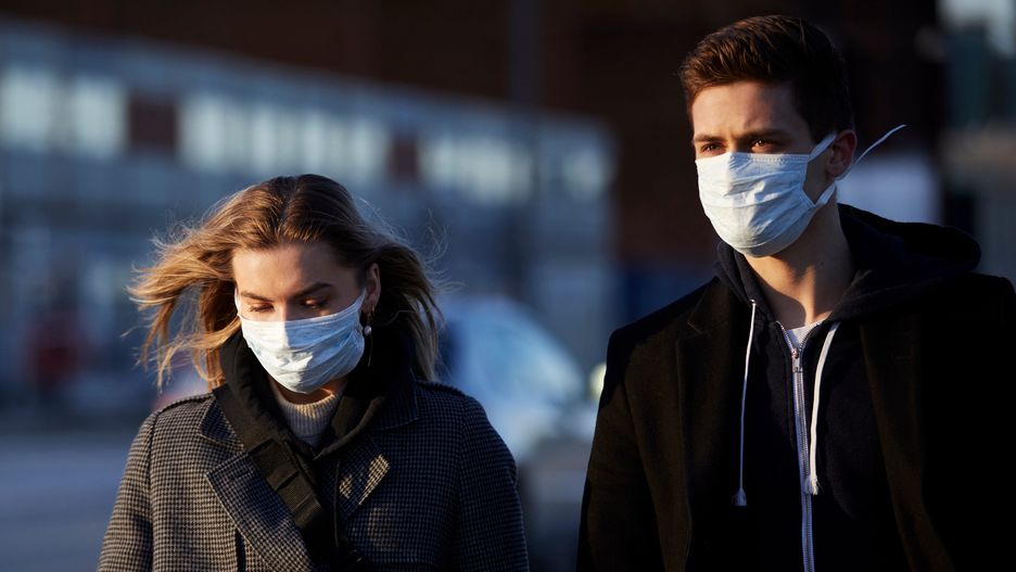 Polacy mają różny stosunek do zniesienia obostrzeń