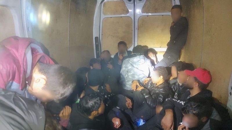 Niebezpieczny transport migrantów 