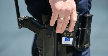 Trzemeszno. Policjant zgubił służbową broń. Jest naładowana