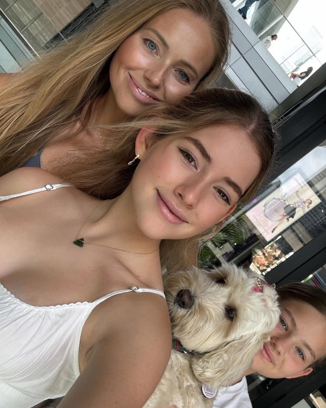 Agata Rubik o wydekoltowanych kreacjach 16-letniej córki