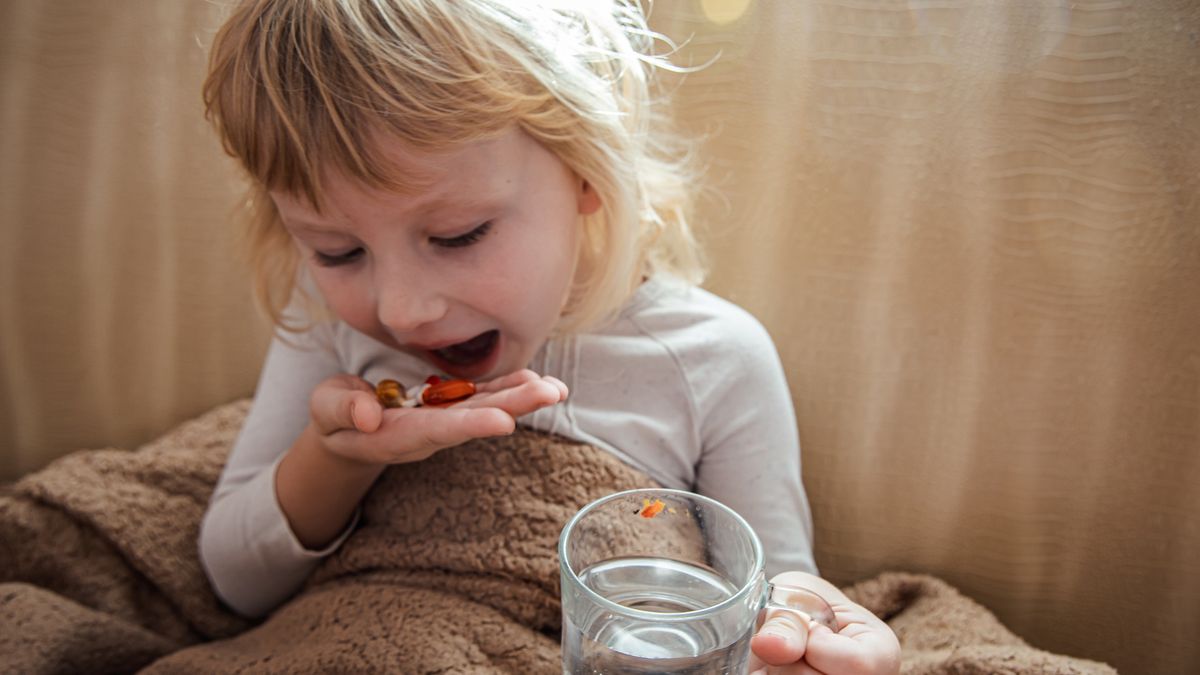 A young child resting under a blanket while taking vitamins with a glass of water in the morning
A young child sits comfortably wrapped in a cozy blanket, holding a few colorful vitamins in one hand and a glass of water in the other.
Fotomary
pastel, indoor, lifestyle, preventive, caregiver, soft, healthy, lighting, energy, hydration, focus, pediatric, tender, habits, moment, playfulness