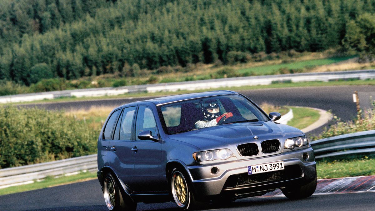 BMW X5 LM podczas przejazdy na torze