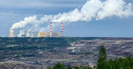 Polacy nie boją się atomu. Bełchatów najlepszym miejscem?