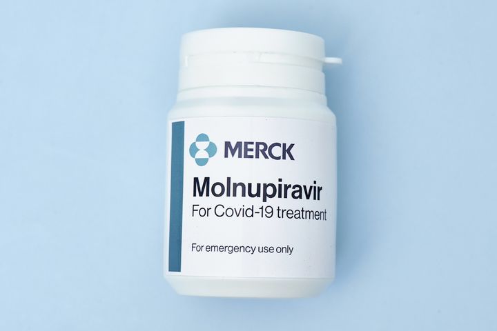 Molnupiravir. Analizujemy ulotkę pierwszego leku na COVID-19