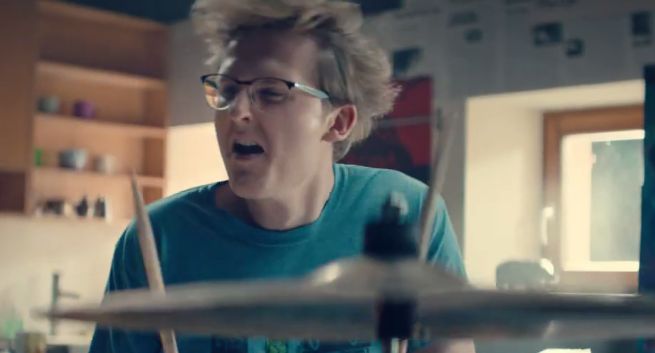 Perkusista i Marek Kondrat w kampanii ING Banku Śląskiego przekonuje, że „są rzeczy, na których nie warto oszczędzać” (wideo)