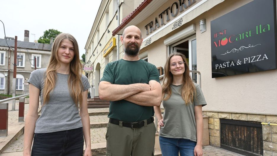 &#34;Jest MOCarella&#34; rusza w najbliższą niedzielę. Na zdjęciu właściciel lokalu Rafał z córkami.