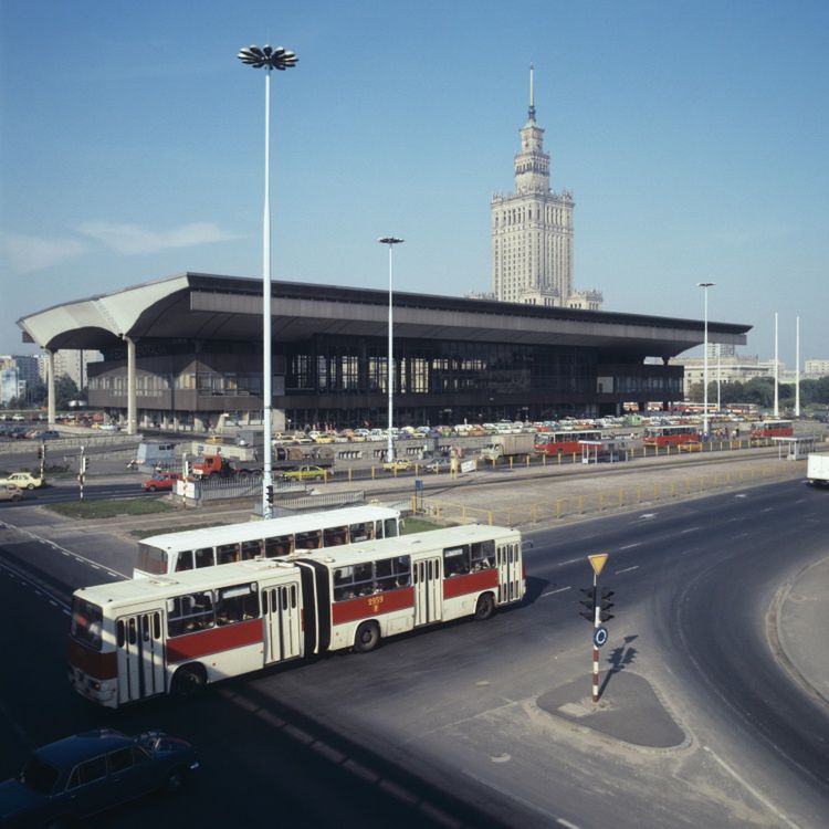 Dworzec Centralny w Warszawie otwarto 5 grudnia 1975 r.