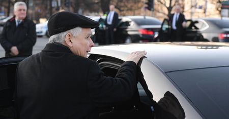 Wstyd! Kierowca Kaczyńskiego przyłapany. Za to grożą surowe kary