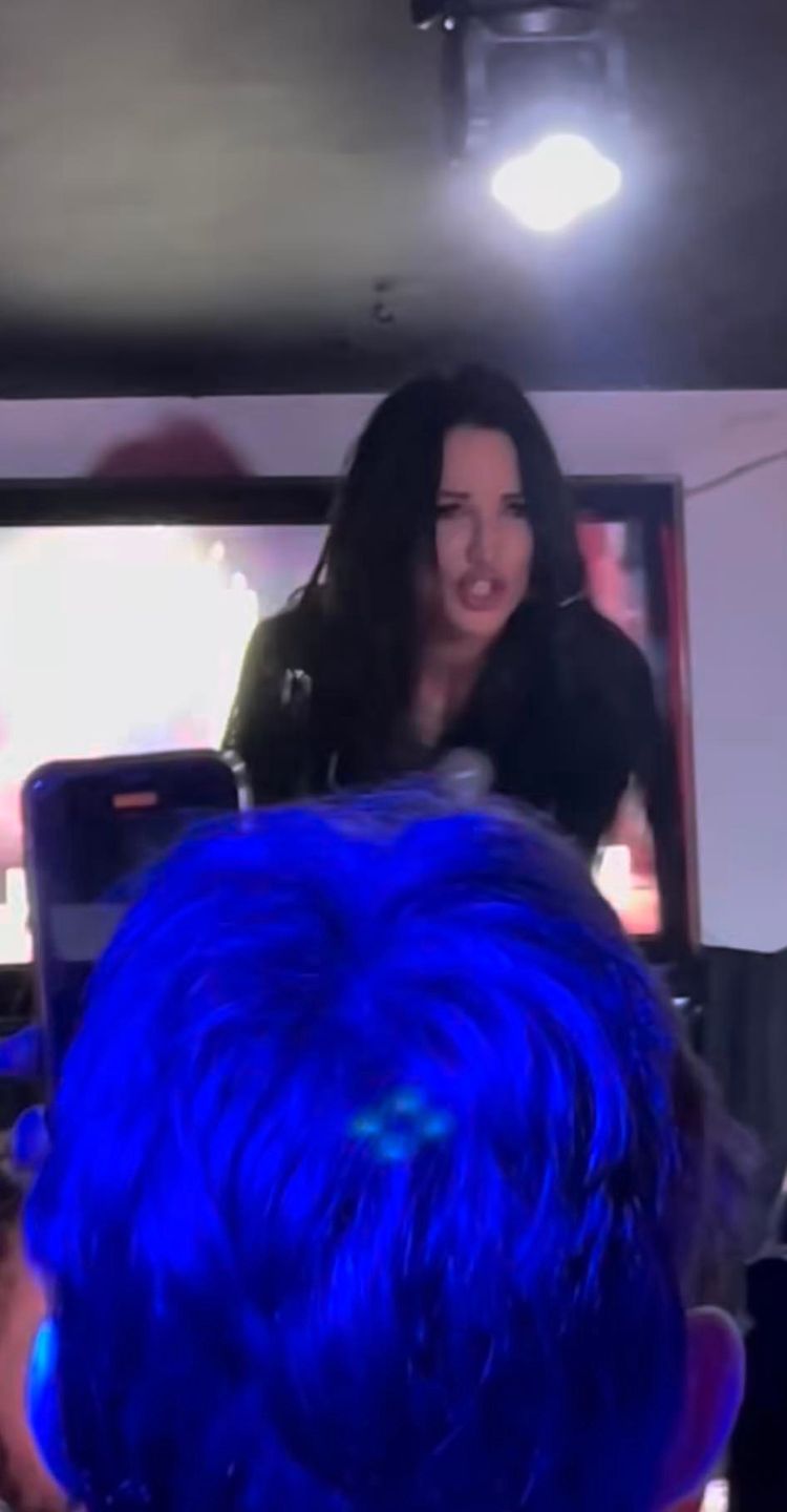 Justyna Steczkowska w klubie LGBT