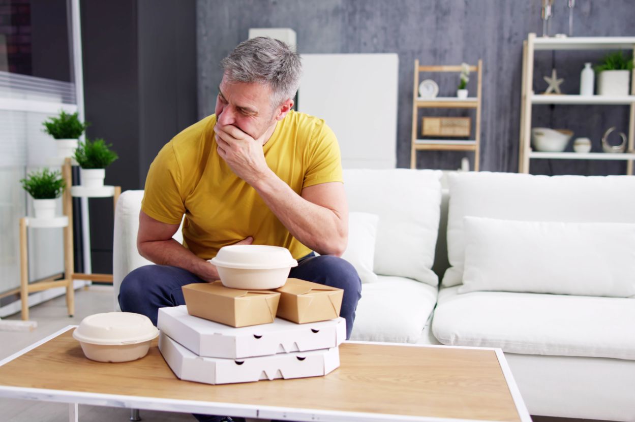 Zgaga może pojawić się na skutek spożywania tłustych pokarmów.