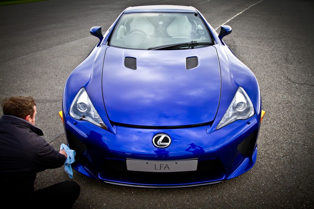 Lexus LFA w Silverstone - konkurs Facebook