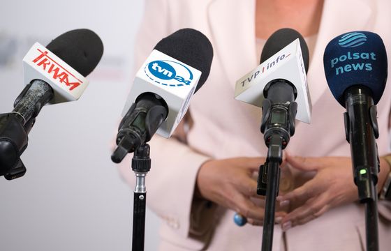 Członek KRRiT: telewizja nie umiera. "Fakty" TVN i "19:30" w TVP oglądają miliony ludzi