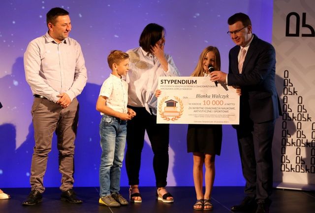 10 x 10 tysięcy złotych. Stypendia dla najzdolniejszych uczniów