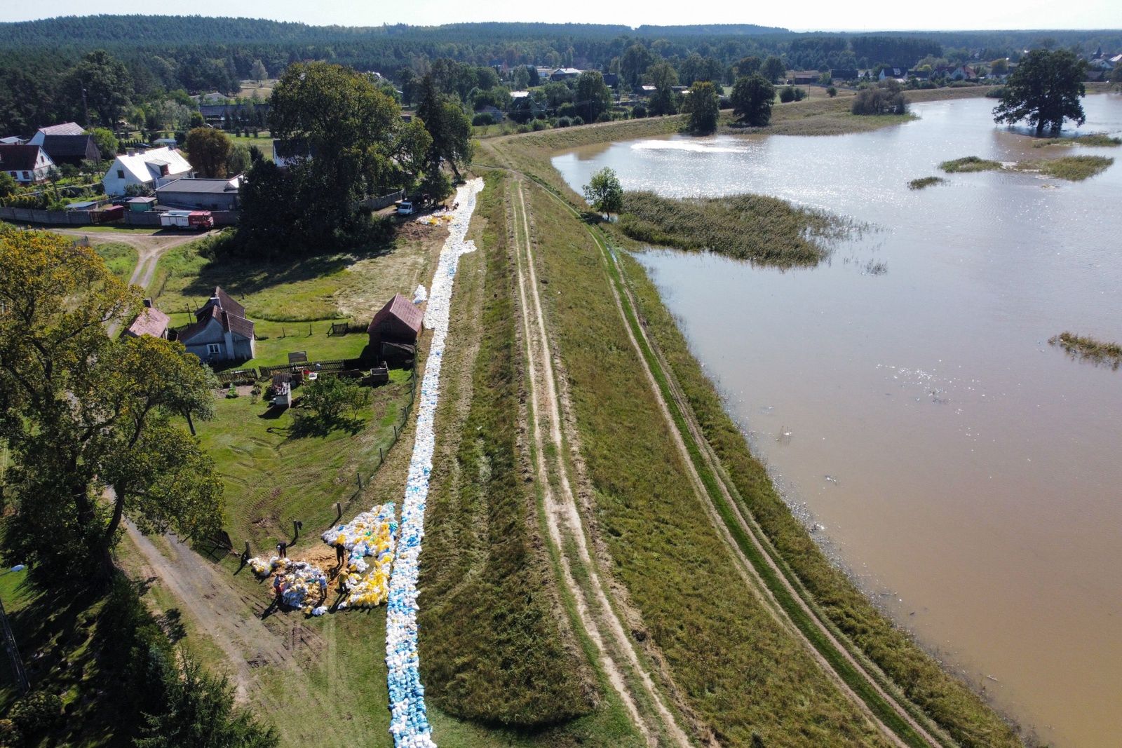 rzeka Odra
Lech Muszy�ski
dron, Odra, PODTOPIENIA, rzeka, widok, z drona, z g�ry, zagro�enie, zalanie