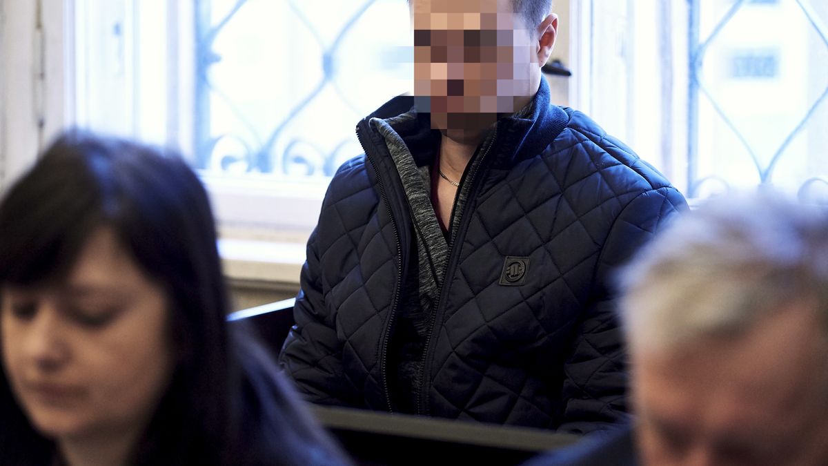 Wnuk byłego prezydenta Bartłomiej W. został skazany na 4 lata więzienia. Na zdjęciu: oskarżony na rozprawie w 2019 roku 