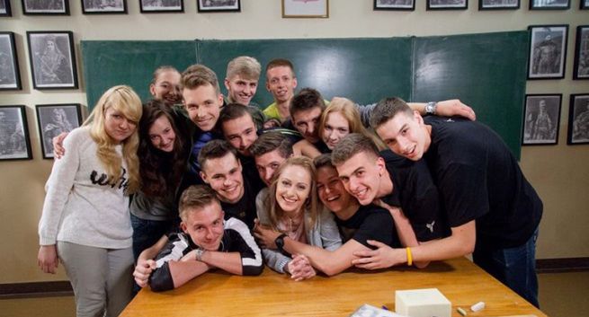 „19+” - nowy serial TVN. Stacja pokaże też kolejne sezony seriali „Szkoła” i „Szpital”