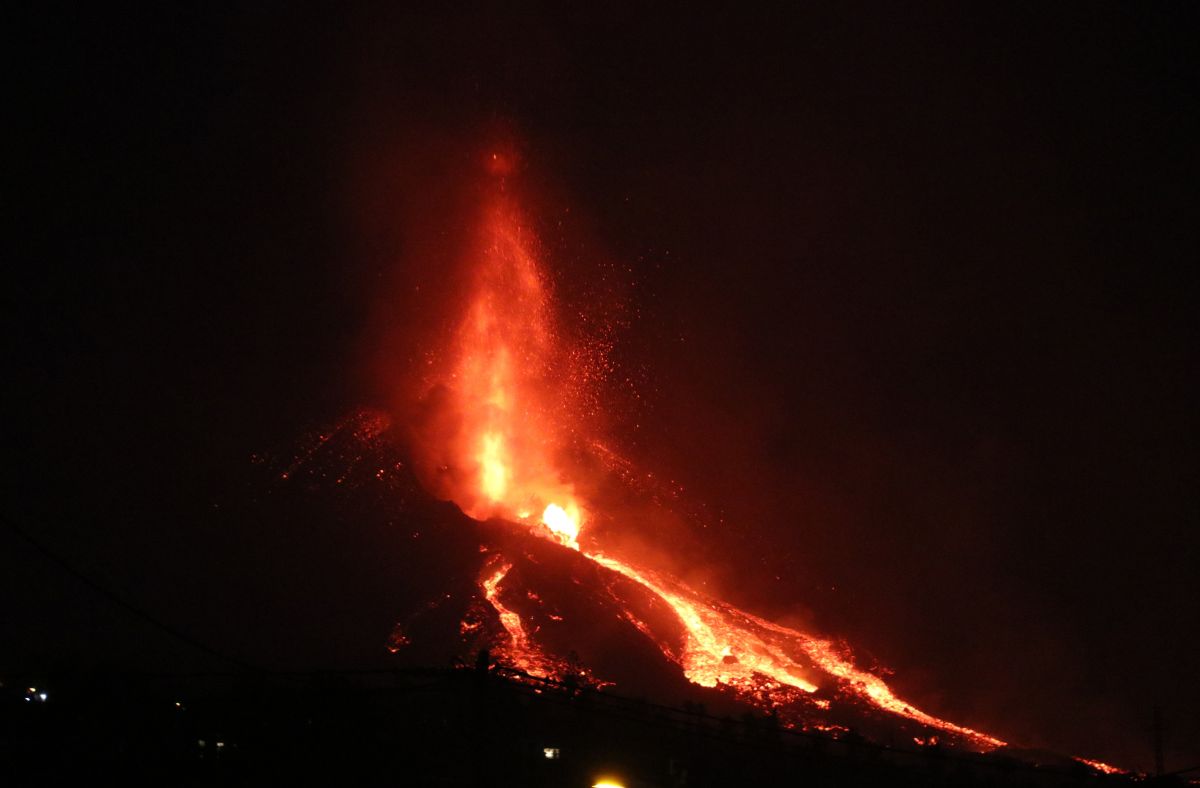 Volcano eruption in Iceland and residents' problems