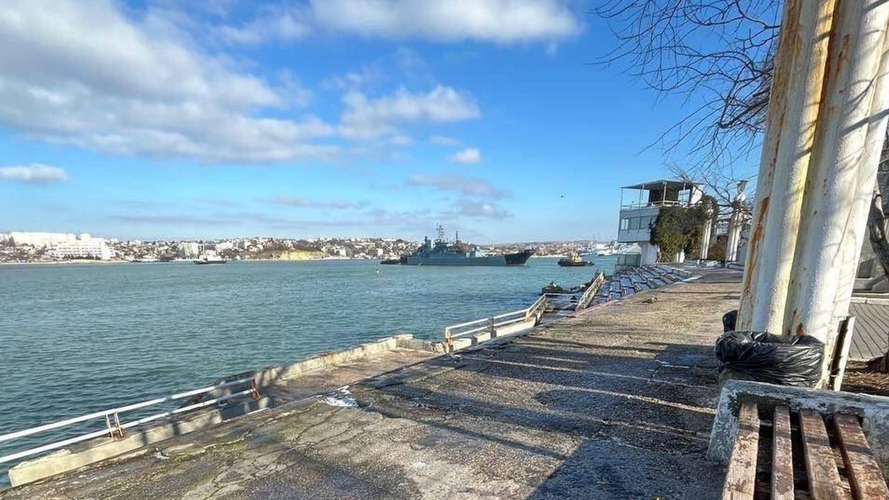 Russian invader ship spotted in occupied Crimea amid rising Black Sea tension