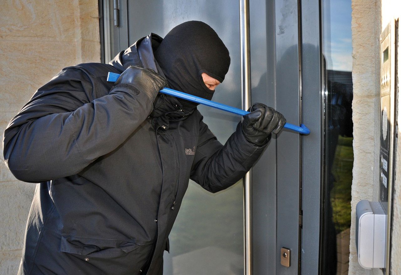 Hidden signs: How burglars mark their targets and how to stay safe