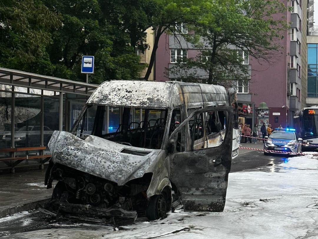 Sceny grozy w centrum Krakowa. Spłonął bus przewożący pasażerów