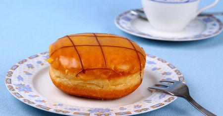 Jak należy jeść pączka? Zasady savoir-vivre są nieubłagane!