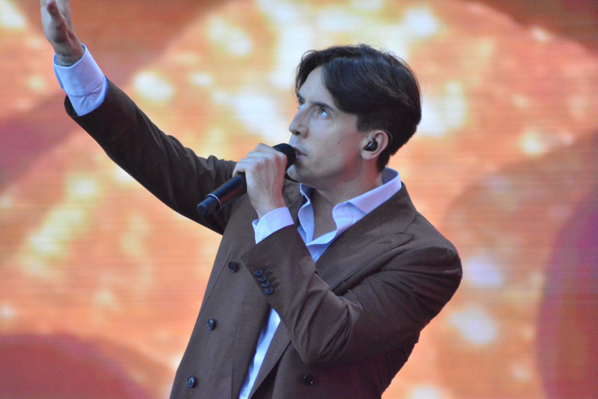 Dawid Kwiatkowski w Poddębicach podczas trasy &#34;Lata z Radiem i Telewizją Polską&#34;
