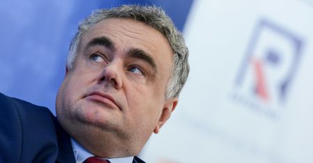 Fala rezygnacji przybiera na sile. Tak firmy tłumaczą się z reklam w TV Republika