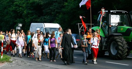 Pielgrzymka to nie tylko wpisowe. Jedna opłata zaskakuje