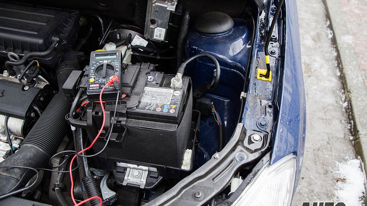 Do obsługi akumulatora oraz jego reanimacji wystarczy miernik, prostownik i kilka prostych narzędzi.