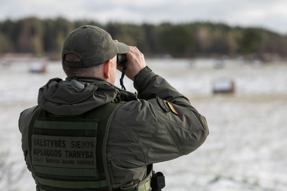 Wiózł nielegalnych migrantów w kierunku Polski. SG zatrzymała Litwina