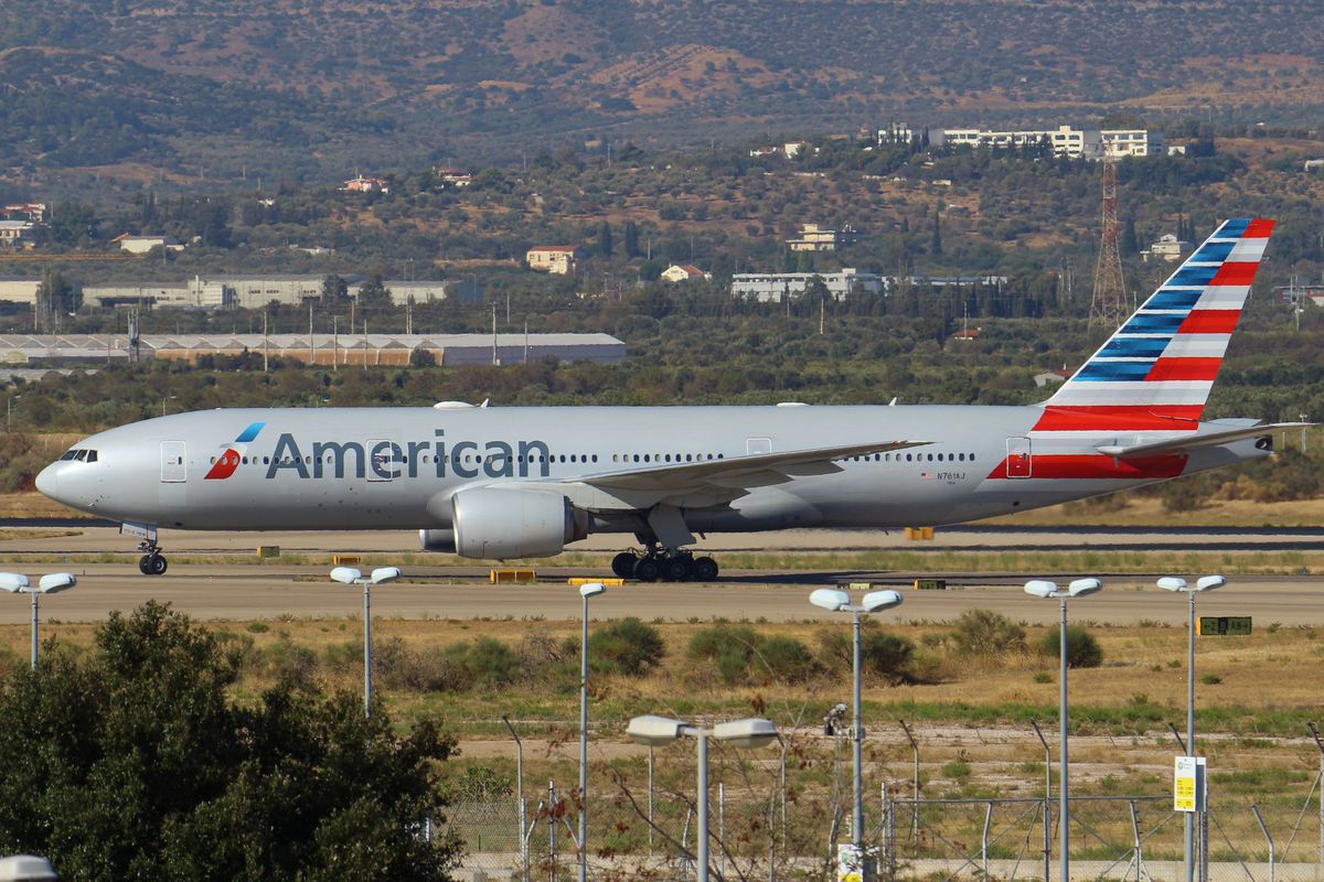Samolot American Airlinesy, przygotowany do startu do Miami z lotniska w Hondurasie został zdemolowany przez agresywnego pasażera 