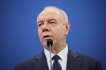 PiS nie będzie wspierać inwestycji w OZE. Stawia na atom i węgiel