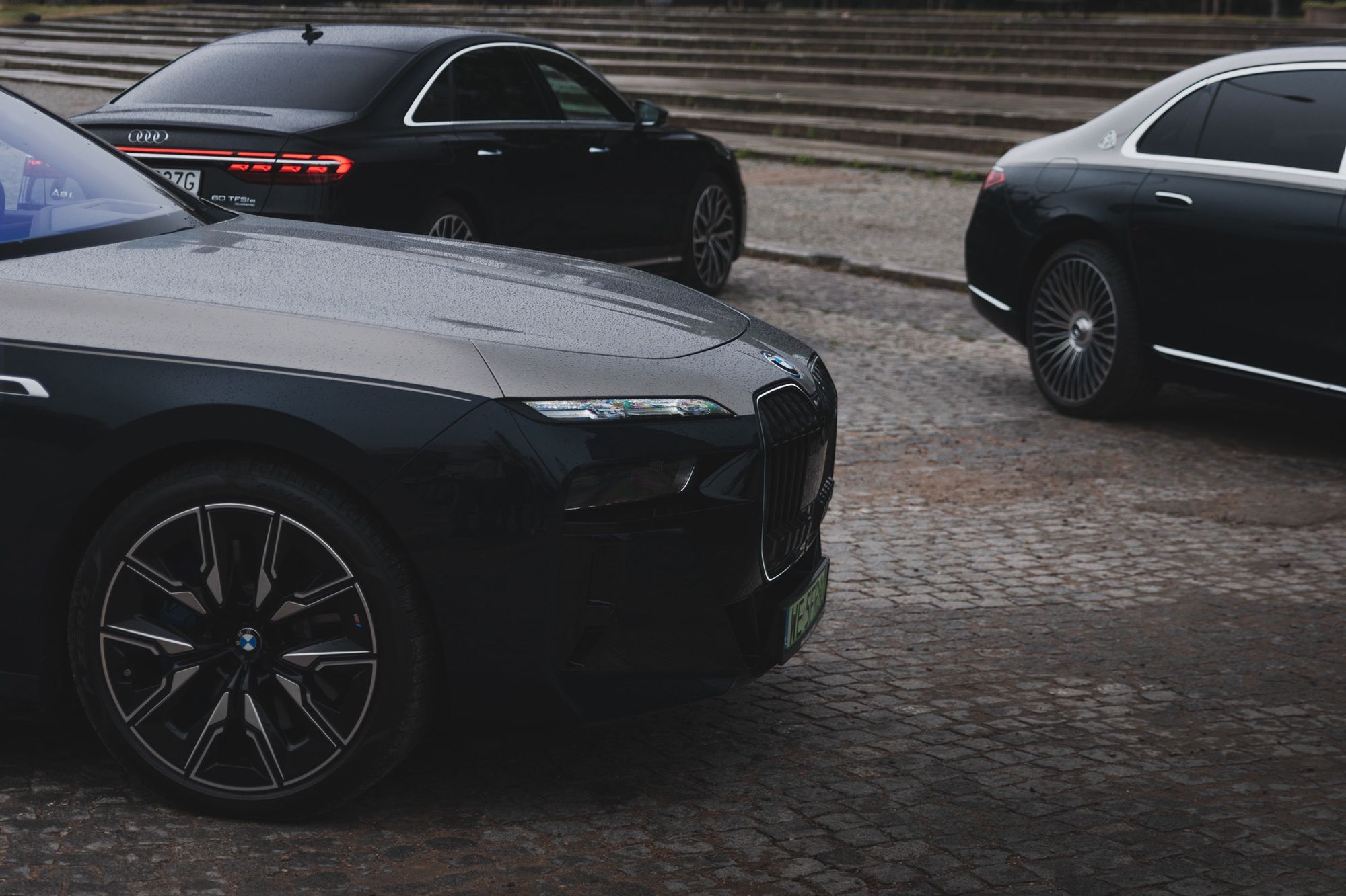 Audi A8 kontra BMW i7 kontra Mercedes-Maybach klasy S