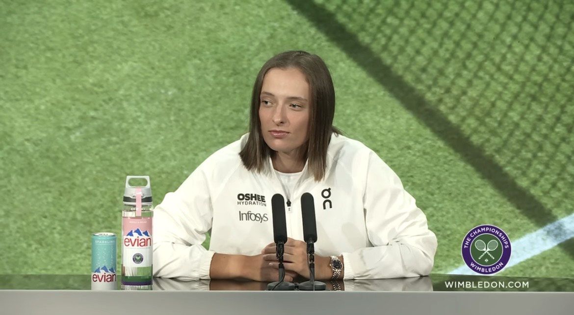 Iga Świątek podczas konferencji prasowej 