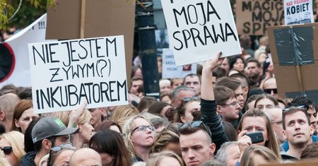 Czarny Protest pod Sejmem: "Rząd to nie ciąża, usunąć można" (ZDJĘCIA)
