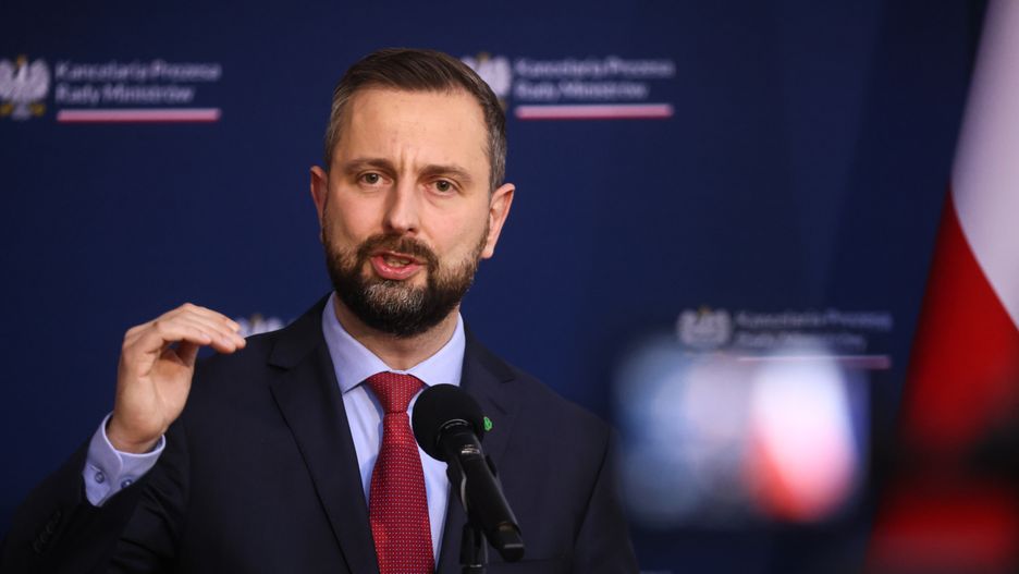 Warszawa, 09.02.2024. Wicepremier, minister obrony narodowej Władysław Kosiniak-Kamysz podczas konferencji prasowej, 9 bm. w KPRM w Warszawie. Odbyło się pierwsze posiedzenie roboczego zespołu ds. Funduszu Kościelnego. Zespół ma przygotować rozwiązania dotyczące rekomendacji dla Rady Ministrów dotyczące formuły realizowania zapisów konstytucji związanych z wolnością religijną, możliwością funkcjonowania w państwie demokratycznym wolności poglądów, sumienia, w tym wolności religii a także relacji i współpracy pomiędzy państwem i kościołami. Jego pierwsze sprawozdanie ma zostać przedstawione Radzie Ministrów do 31 marca 2024 r. (sko) PAP/Leszek Szymański