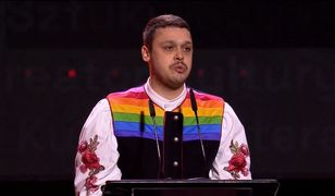 Jakub Skrzywanek odebrał nagrodę w tęczowych barwach. Uderzył w PiS