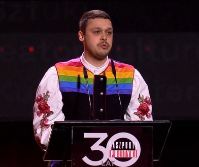 Jakub Skrzywanek odebrał nagrodę w tęczowych barwach. Uderzył w PiS