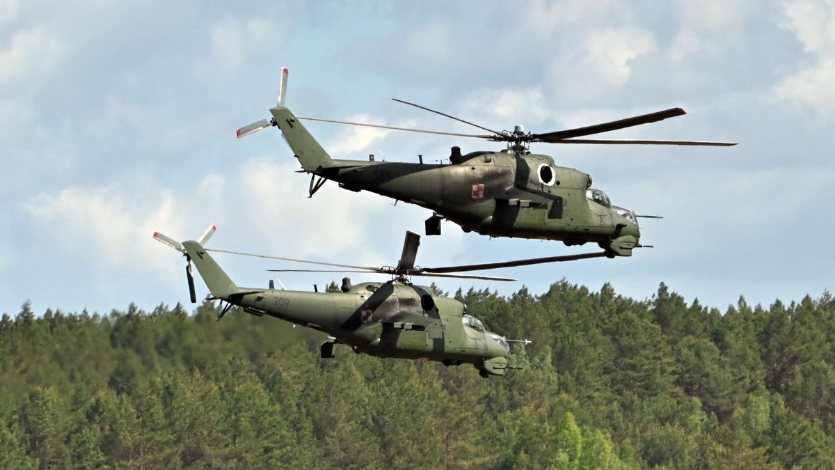 Śmigłowiec bojowy Mi-24 podczas ćwiczeń