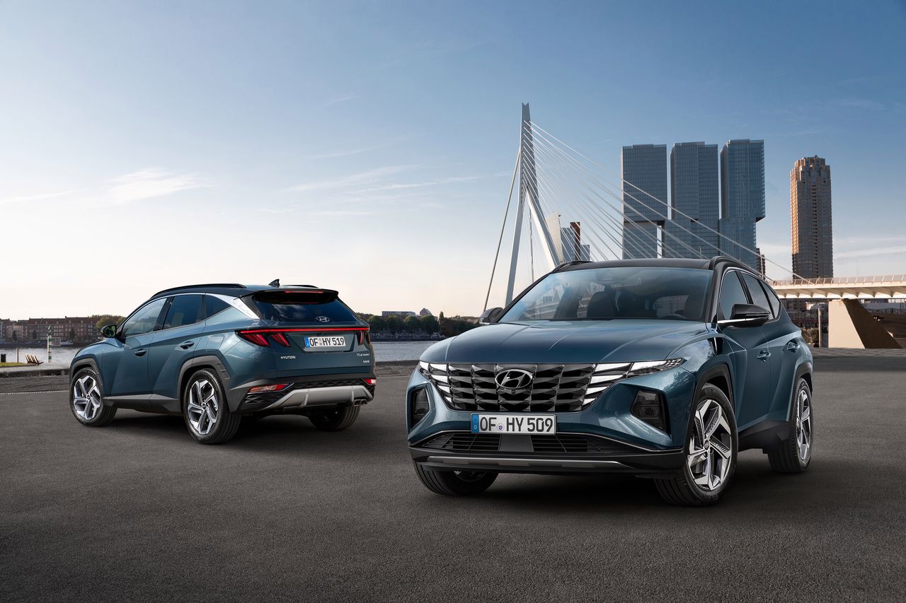 Nowy Hyundai Tucson w szczegółach. Bez przycisków we wnętrzu, za to z hybrydą pod maską