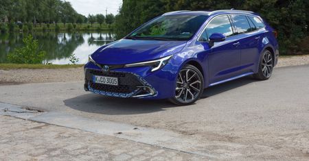 Pierwsza jazda: Toyota Corolla została odświeżona. Mniejsza hybryda to teraz poważny gracz