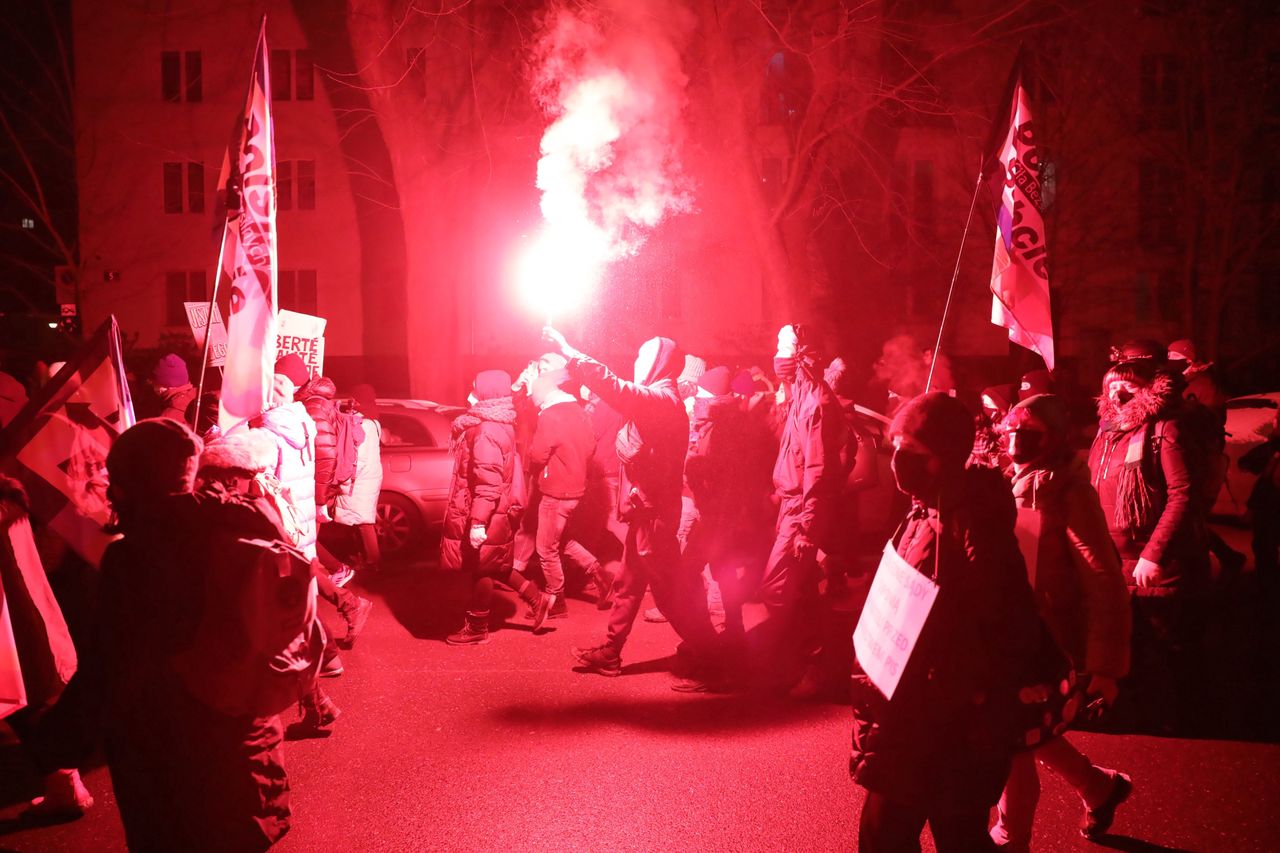 Strajk Kobiet w Warszawie. Sześć osób zatrzymanych, dwóch policjantów w szpitalu