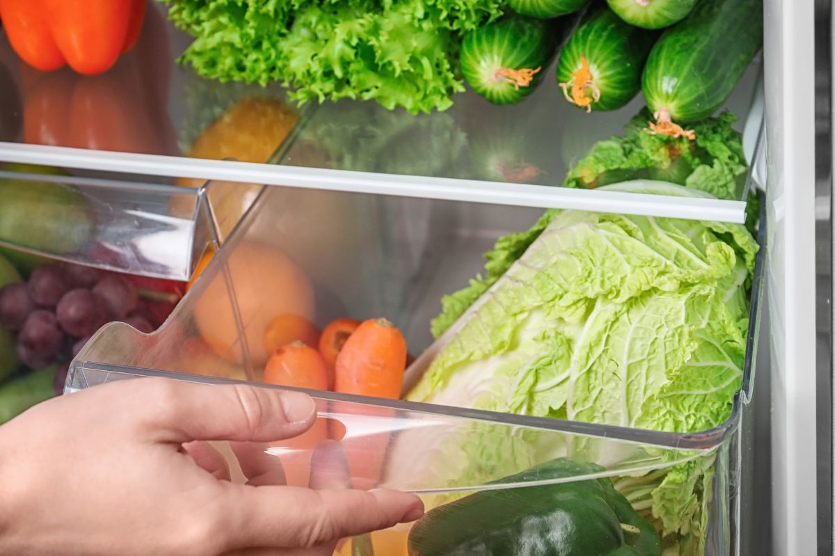 Rozprawi się z uciążliwym problemem. Wystarczy włożyć do szuflady z warzywami