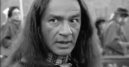 Nie żyje Tańcząca Chmura. Był gwiazdą kultowego serialu "Doktor Quinn"